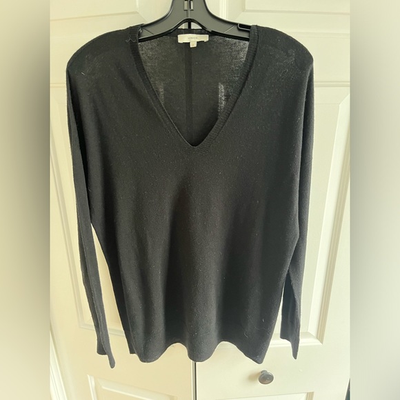 Vince Cashmere v-neck sweater size medium - Picture 1 of 2